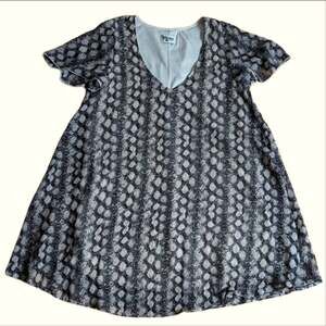 Show Me Your MuMu V Neck Snakeskin Print Chiffon Flutter Sleeve Summer Dress